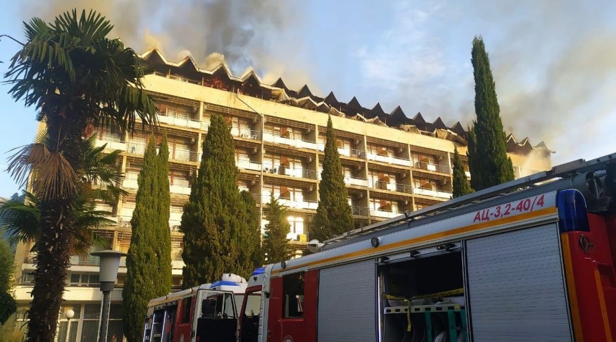 Спасатели локализовали пожар в санатории минобороны «Ялта»