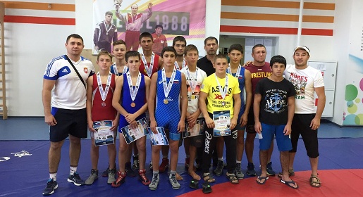 Юные крымчане завоевали 10 медалей на Всероссийском турнире по греко-римской борьбе в Краснодаре
