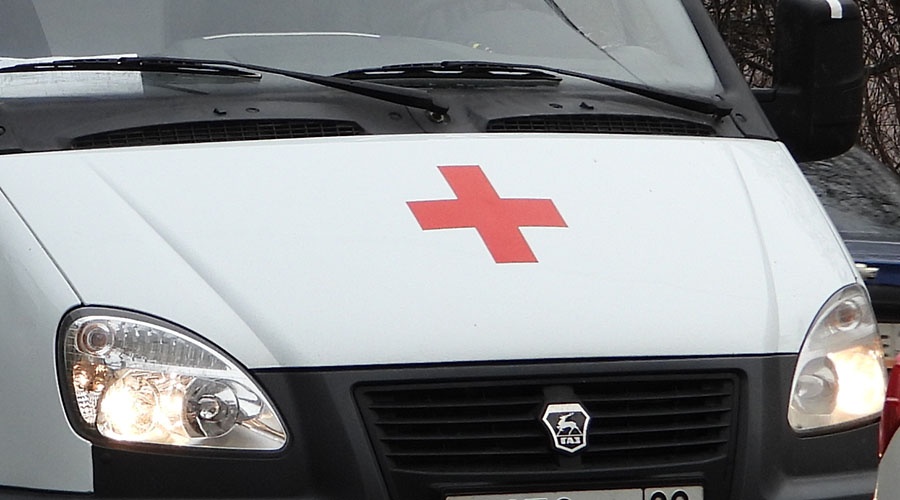 Машина «скорой» в Севастополе перевернулась после столкновения на перекрестке