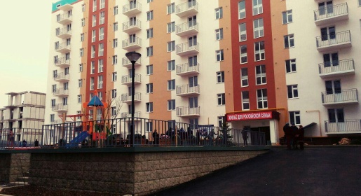 Более полусотни семей получили ключи от квартир в первом в Крыму доме по программе «Жилье для российской семьи» (ВИДЕО)