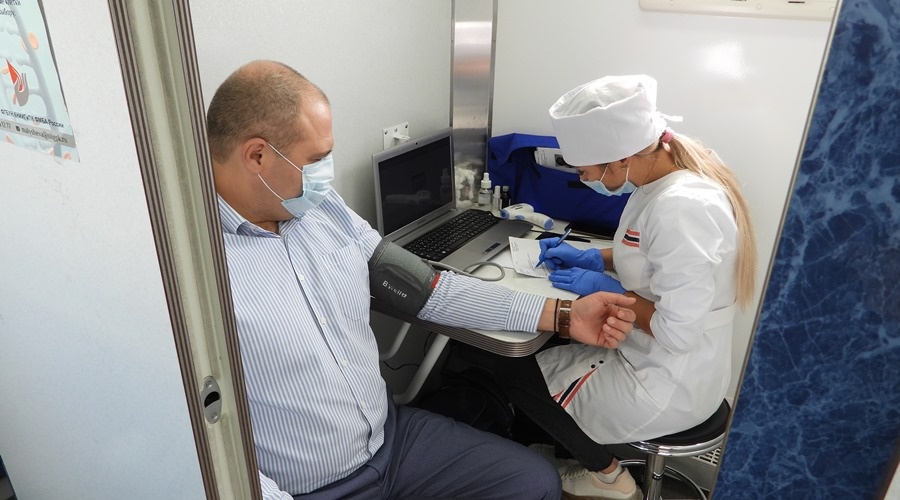 Сотрудники ГК «Автодель» поддержали акцию Центра крови Крыма и стали донорами