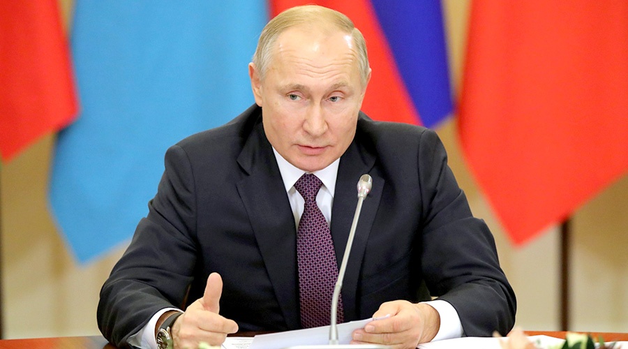 Путин поддержал внесение в Конституцию положения о единстве истории России