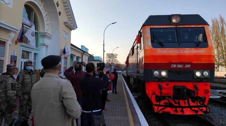 Первый поезд из Москвы прибыл в Феодосию