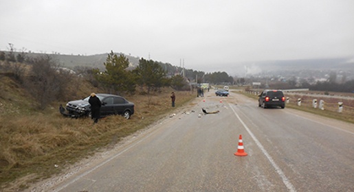 Спасатели за выходные трижды оказали помощь автомобилистам на дорогах Крыма и двум пострадавшим на Ангарском перевале (ФОТО)