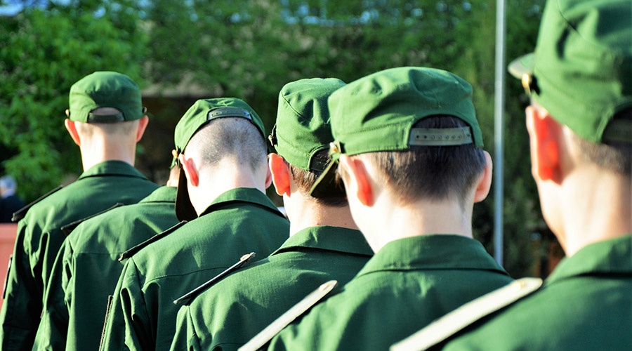 Первая группа ялтинских новобранцев отправилась в армию по осеннему призыву
