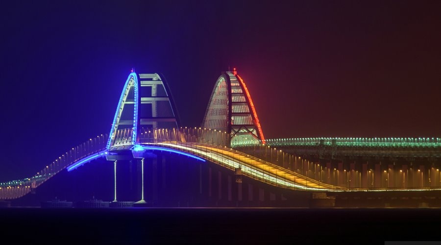 Скорость движения на Крымском мосту рекомендовали снизить из-за похолодания