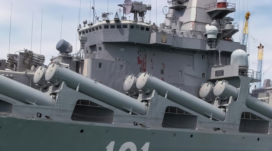 Возгорание на крейсере «Москва» локализовано, корабль на плаву