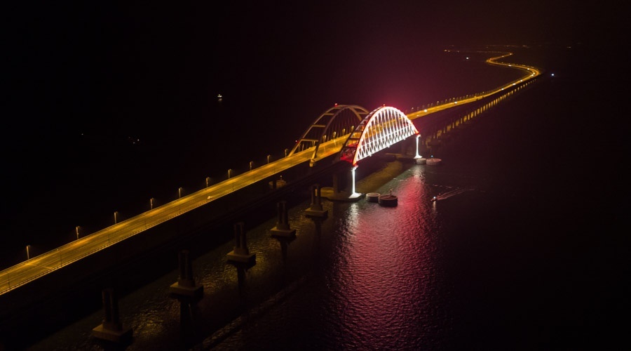 Тендер на дооборудование подсветки Крымского моста приостановили из-за жалобы из Москвы