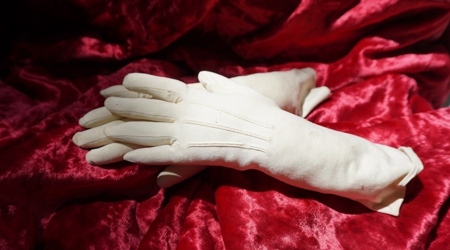 Перчатки Натальи Гончаровой стали экспонатом музея Пушкина в Гурзуфе