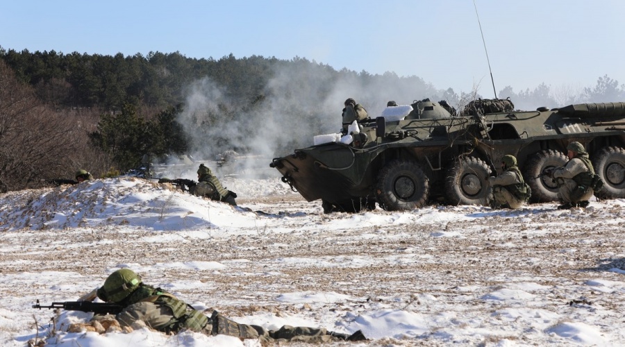 Морпехи ЧФ отработали защиту побережья Крыма от десанта противника