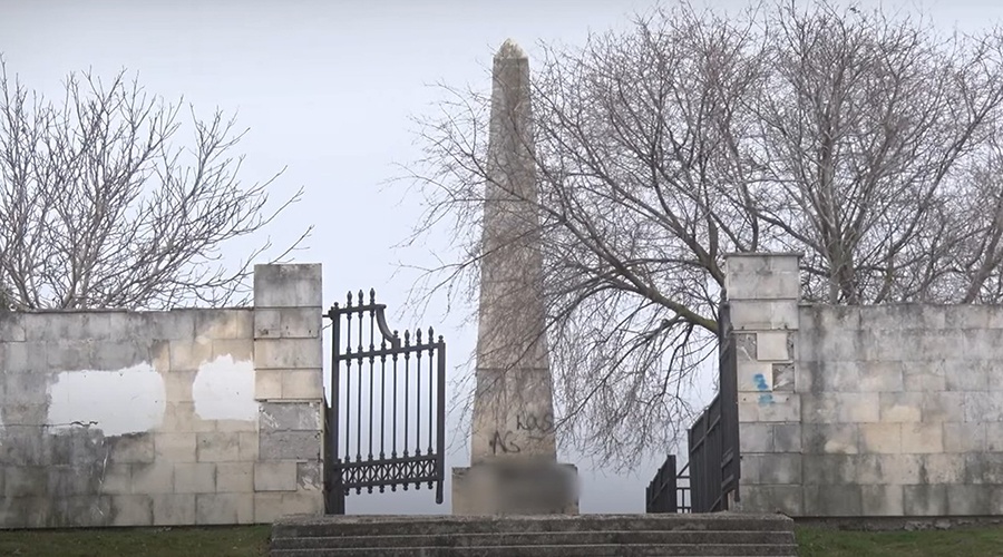 СК проверяет сообщение об экстремистских надписях на памятнике погибшим англичанам в Севастополе