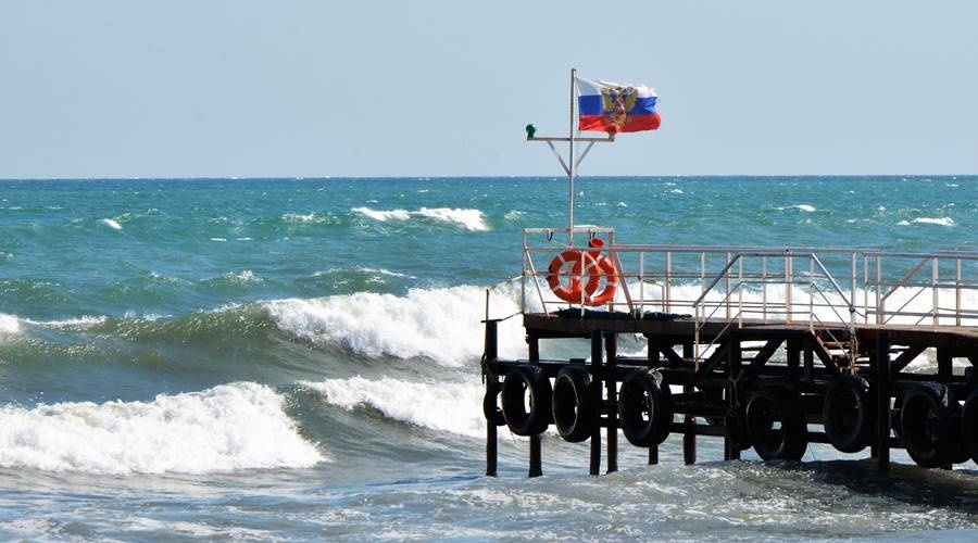 Два человека утонули и один был спасен за прошедшие сутки в Крыму