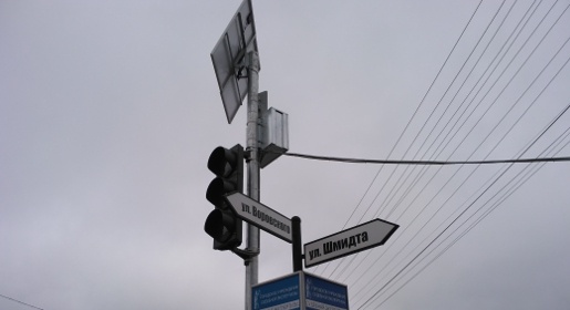 Светофоры на пересечении улиц Воровского и Шмидта в Симферополе отключены из-за жалоб горожан