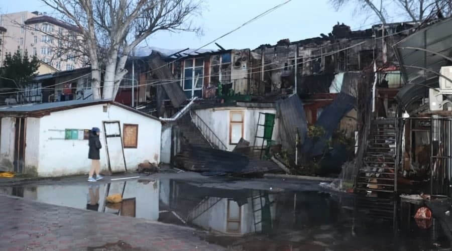 Власти Ялты разместили в городском пансионате 12 жильцов сгоревшего дома