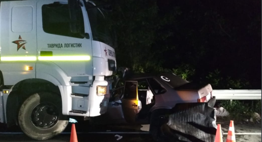 Три человека погибли и четыре пострадали в автоаварии в Крыму