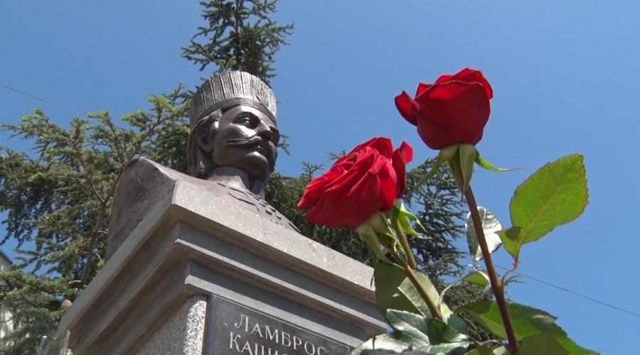 Память выдающегося грека Ламброса Кацониса увековечена в Ливадии
