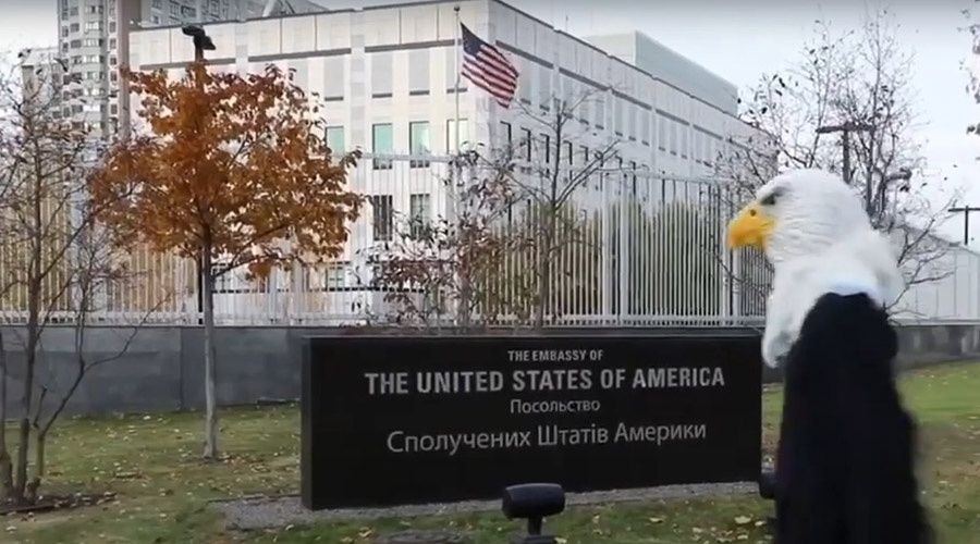 Зарубежные страны эвакуируют работников посольств с территории Украины