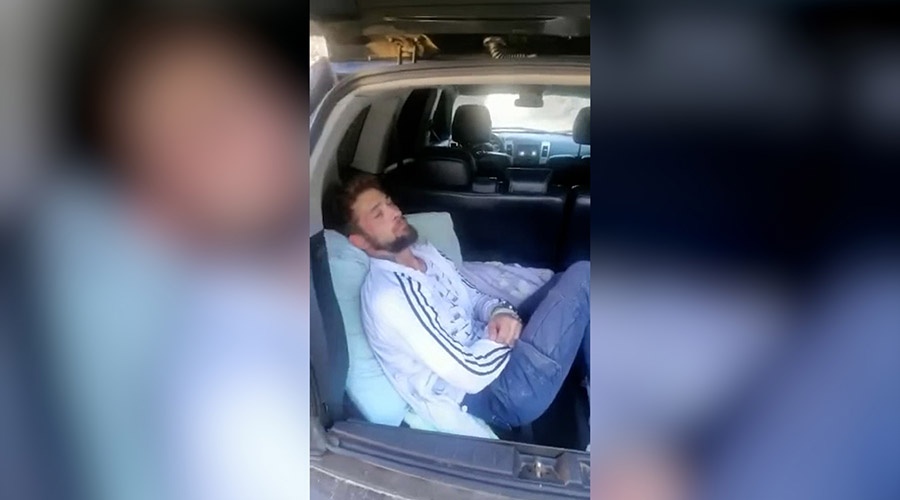 Отдыхающие в Крыму москвичи нашли в своем багажнике уставшего человека