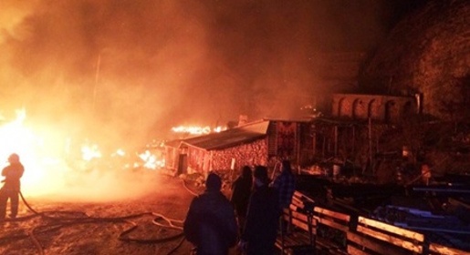 Крымские пожарные спасли от огня Свято-Успенский монастырь в Бахчисарайском районе
