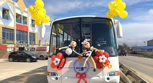 Депутат Госдумы подарил автобус школе в Старом Крыму