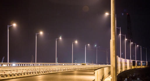 Строители Крымского моста протестировали освещение автодороги
