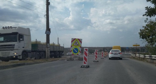 Транспорт начал движение по путепроводу над Евпаторийским шоссе в Симферополе