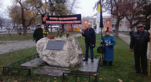 Траурный митинг, посвященный годовщине исхода армии Врангеля из Крыма, прошел в Симферополе