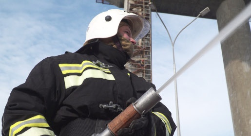 МЧС училось тушить пожар на Крымском мосту и спасать строителей из воды
