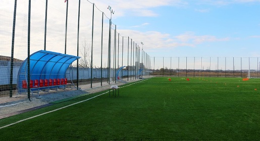 Новое футбольное поле с искусственным покрытием открыли в Керчи