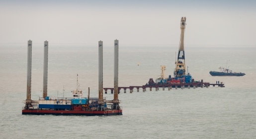 Движение судов в Керченском проливе и акватории портов ограничат на период строительства Крымского моста
