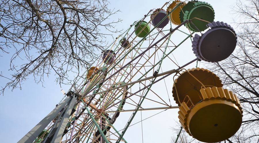 Колесо обозрения в крупнейшем парке Симферополя возобновит работу после долгого простоя