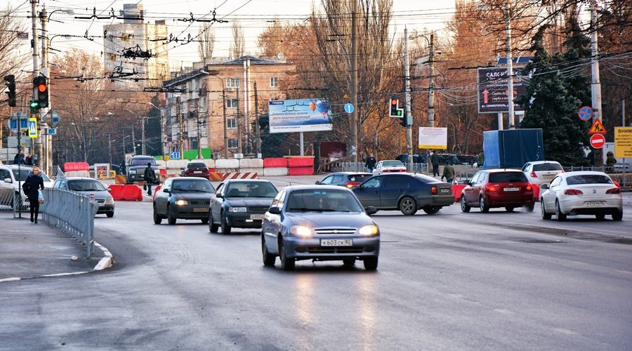 Движение транспорта возобновилось по мосту на улице Гагарина в Симферополе