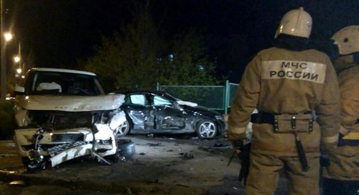 Двое пассажиров и 18-летняя водитель Mercedes пострадали в столкновении с джипом в Евпатории (ФОТО)