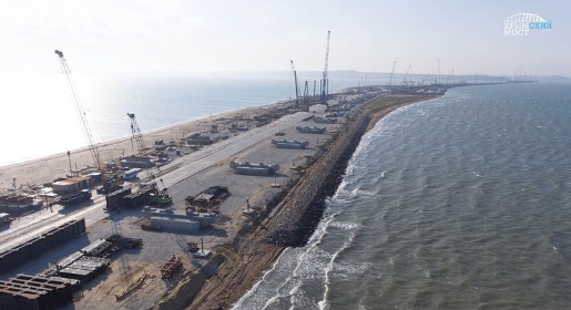 Строители возвели половину опор Крымского моста (ФОТО)