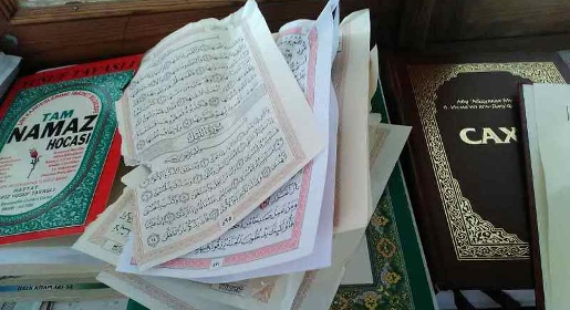 Неизвестные осквернили несколько экземпляров Корана в бахчисарайской мечети (ФОТО)
