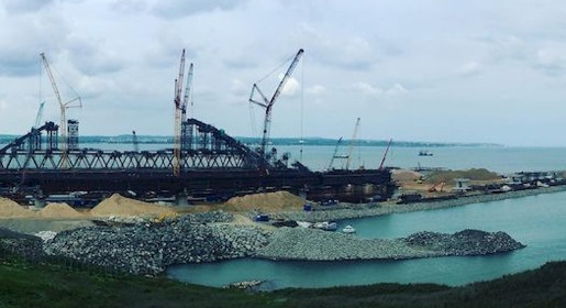 Строители приступили к монтажу арок судоходного пролёта автомобильной части Крымского моста (ФОТО)