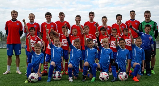 Сборная Крыма в рамках учебного занятия провела мастер-класс для юных футболистов (ФОТО)