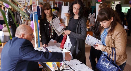 Крымский федеральный университет провел весеннюю ярмарку вакансий (ФОТО)