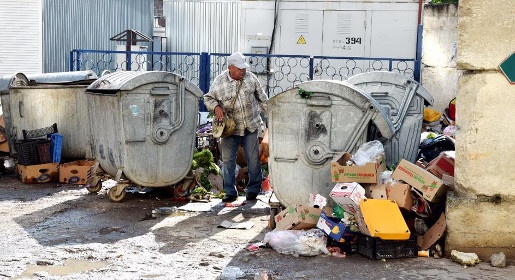 Глава Евпаторийской администрации пообещал штрафовать рынок «Универсам» до ликвидации мусорных завалов (ФОТО)