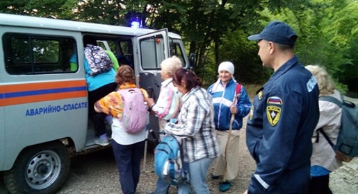 Крымские спасатели в день празднования православной Троицы вывели шестерых заблудившихся туристов (ФОТО)