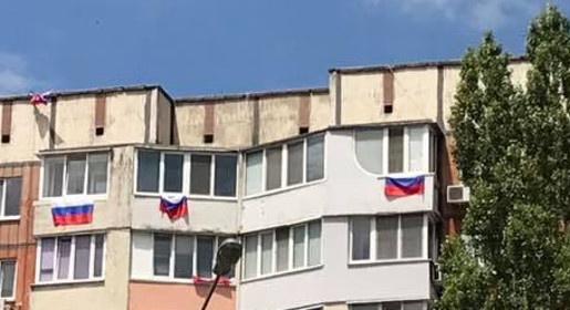 Симферополь окрасился в цвета российского триколора (ФОТО)
