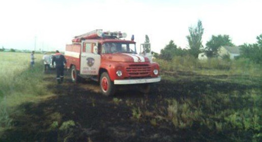  Пожарные отстояли от огня поле ячменя в Нижнегорском районе
