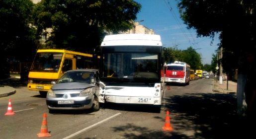Пассажир троллейбуса получила травмы в ДТП на улице Симферополя (ФОТО)