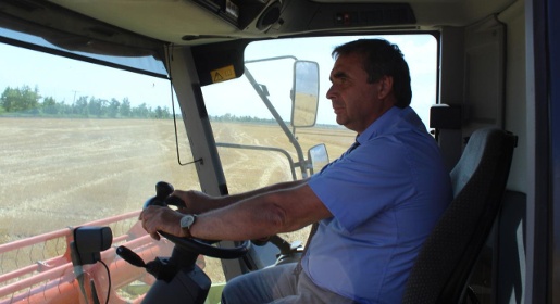Министр сельского хозяйства Крыма намолотил 15 тонн озимого ячменя