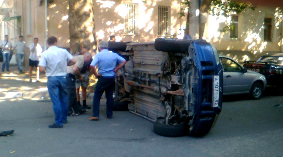 Авария с участием шести автомобилей произошла в историческом центре Симферополя (ФОТО, ВИДЕО)