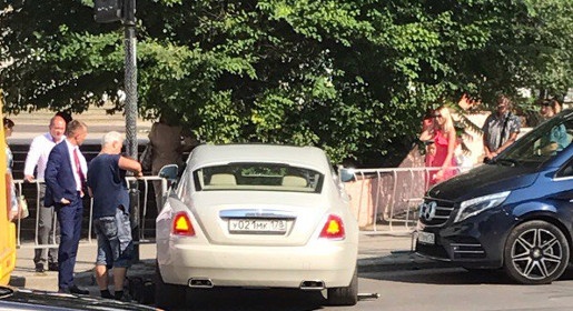 Неуправляемый Rolls-Royce въехал в забор в центре крымской столицы (ФОТО, ВИДЕО)