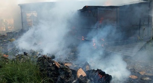 Феодосийские пожарные потушили магазин в Береговом