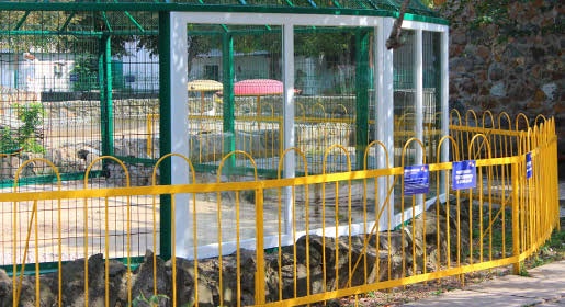 Первый стеклянный вольер появился в зооуголке Детского парка Симферополя