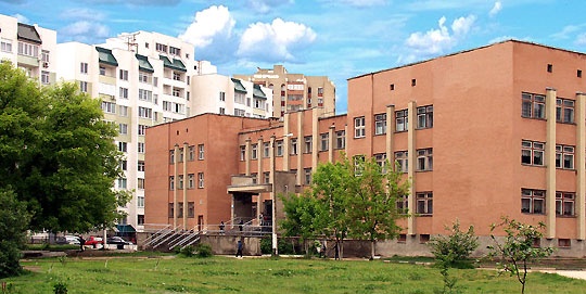 Руководство школы-лицея в Симферополе собирает наличные деньги с родителей и учителей на ликвидацию аварии отопления