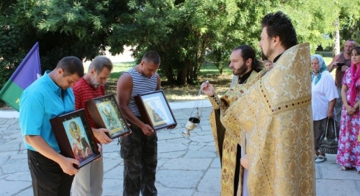 Крымские десантники привезли в Керчь иконы с частицами мощей святых (ФОТО)